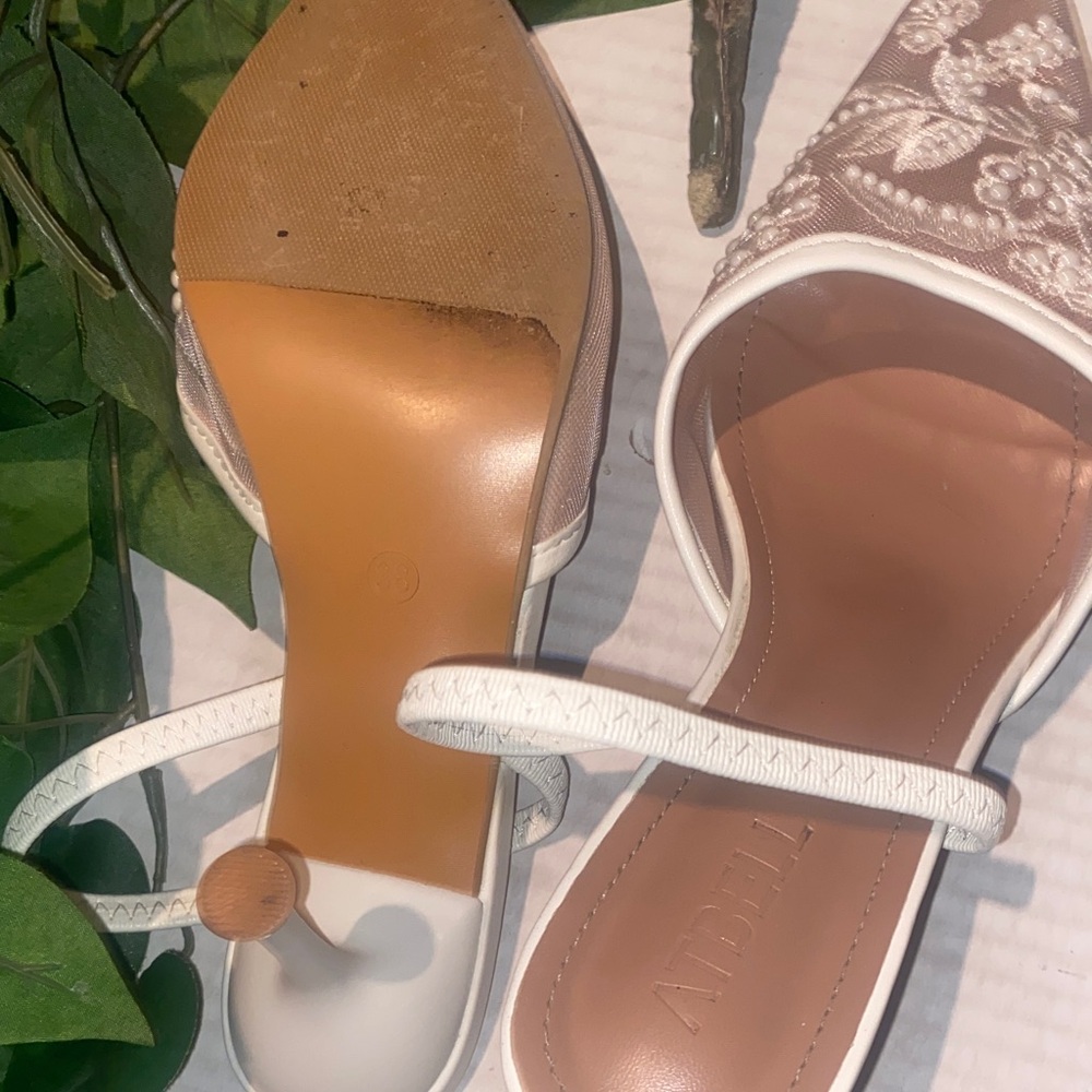 Chic Embroidered Floral Mules in Cream and Tan - Picture 8 of 9